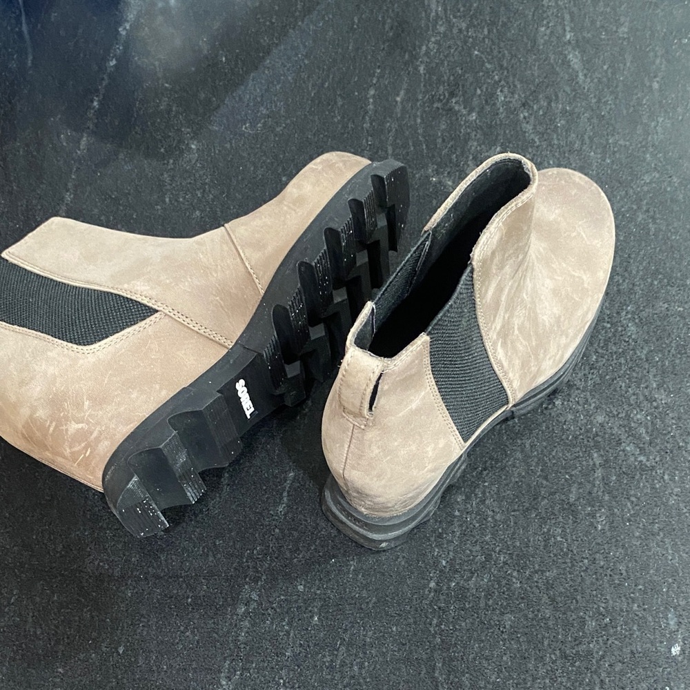 Sorel Brown Ankle Boots with Black Elastic